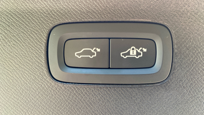 Volvo XC90 2.0 B5P [250] Ultra Dark 5dr AWD Geartronic Petrol Estate